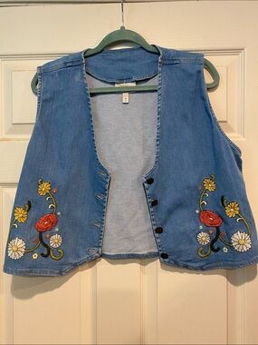 Women’s Blue Embroidered Denim Vest - Floral Detail
